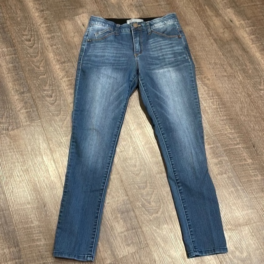 Wit & Wisdom tummy flattering technology ankle jeans